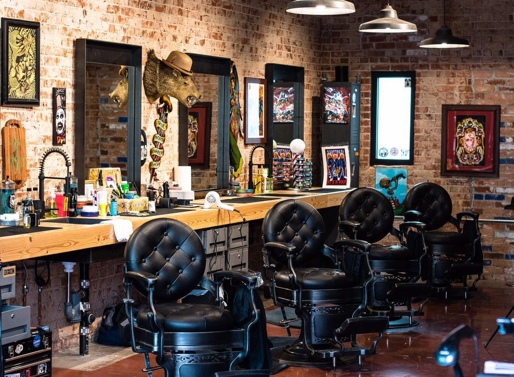 BUYING A BARBER CHAIR? HERE ARE 8 THINGS TO THINK ABOUT