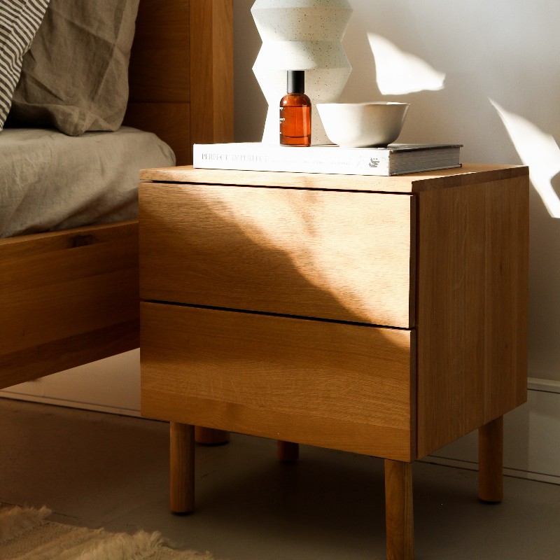 learn to decorate nightstand for bedroom