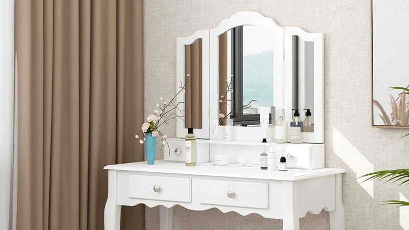 Glamorous Makeup Vanity To Choose